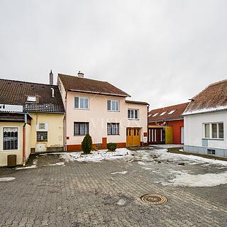 Prodej rodinného domu 1 938 m² Jaroměřice nad Rokytnou, K Ráji