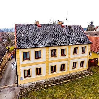 Prodej rodinného domu 285 m² Ondřejov, nám. 9. května
