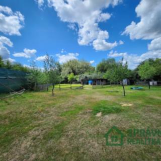 Prodej stavební parcely 1840 m² Kvášňovice