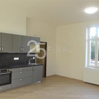 Pronájem bytu 1+kk a garsoniéry 37 m² Červený Kostelec, Manželů Burdychových