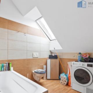 Pronájem bytu 2+kk 80 m² Hostomice, Školní náměstí