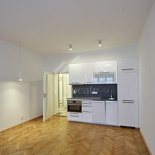 Pronájem bytu 1+kk, garsoniery 35 m² Praha