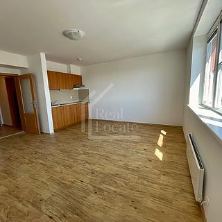 Pronájem bytu 1+kk a garsoniéry 37 m² Praha Prosek, Na vyhlídce