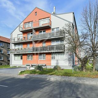 Pronájem bytu 1+kk a garsoniéry 45 m² Praha Prosek, Na vyhlídce