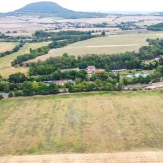 Prodej stavební parcely 43594 m² Straškov-Vodochody