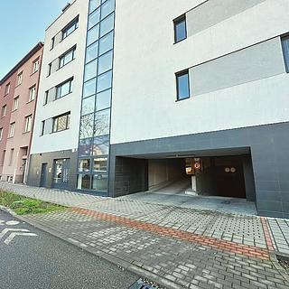 Pronájem parkovacího místa 14 m² Brno, Dornych