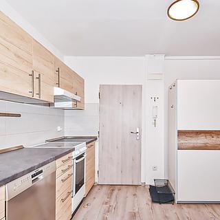Pronájem bytu 2+kk 48 m² Praha Hloubětín, Kardašovská