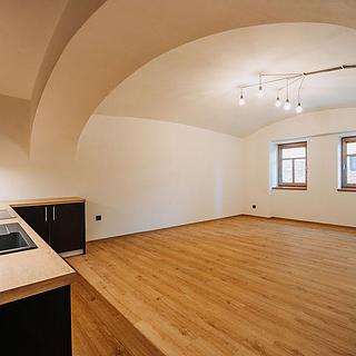 Pronájem bytu 3+kk 81 m² Tábor, Bechyňská