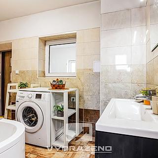 Prodej bytu 4+kk 95 m² Černov