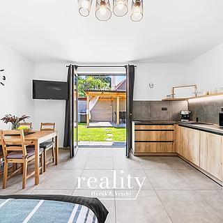 Prodej hotelu, penzionu 205 m&sup2; Perná