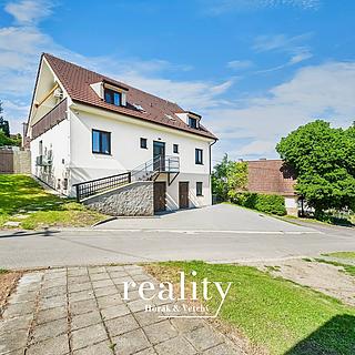 Prodej rodinného domu 205 m&sup2; Perná