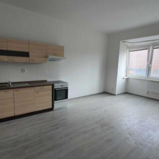 Pronájem bytu 1+kk a garsoniéry 30 m² Tišnov, Jungmannova