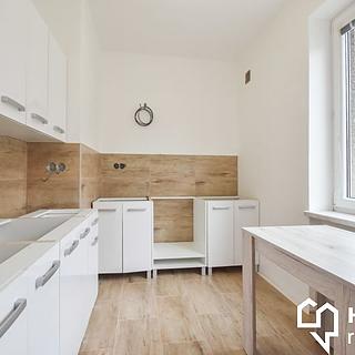 Prodej bytu 3+1 70 m² Dolany