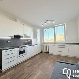 Pronájem bytu 3+1 74 m² Holešov, Novosady