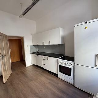 Pronájem bytu 2+kk 39 m² Praha Vršovice, Charkovská