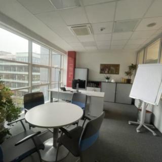 Pronájem kanceláře 1006 m² Praha
