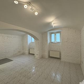 Pronájem kanceláře 240 m² Praha Holešovice, Jirečkova