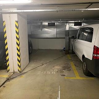 Pronájem parkovacího místa 15 m&sup2; Praha