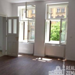 Pronájem bytu 1+1 40 m² Praha Vinohrady, Korunní