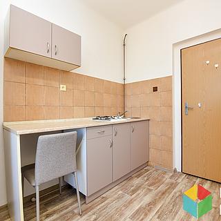 Pronájem pokoje 11 m² Komárov, B. Němcové