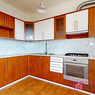 Prodej bytu 3+kk 82 m&sup2; Zaječí