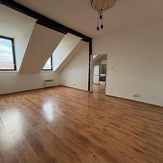 Pronájem bytu 1+1 39 m² Karlovy Vary, náměstí Republiky