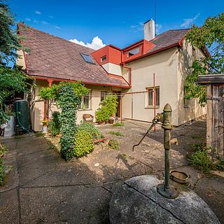 Pronájem rodinného domu 280 m² Praha Dubeč