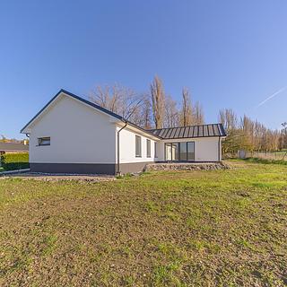 Prodej rodinného domu 211 m² Domousnice