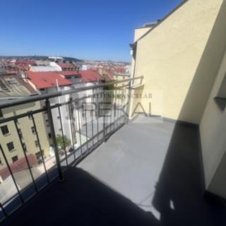Pronájem bytu 2+1 90 m² Praha