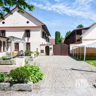 Prodej hotely, penziony 1 000 m²