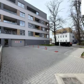 Pronájem parkovací místa a garážová stání 14 m²