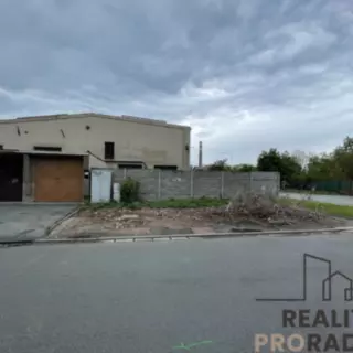 Pronájem parkovací místa a garážová stání 18 m²