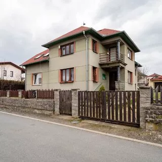 Prodej rodinné domy 220 m²