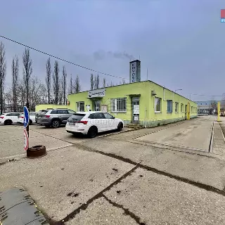 Pronájem kanceláře 476 m²