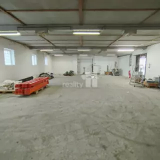 Pronájem skladové prostory 215 m²