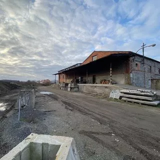 Pronájem skladové prostory 266 m²