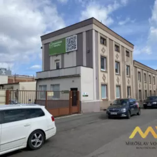 Pronájem kanceláře 200 m²