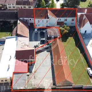 Prodej obchody 1 210 m²